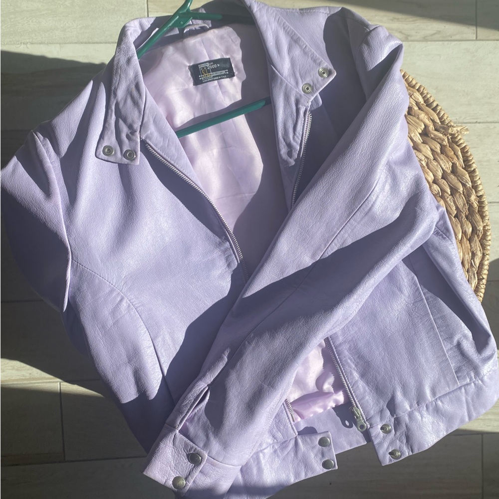 100% GENUINE ITALIAN LEATHER IN LAVENDER
